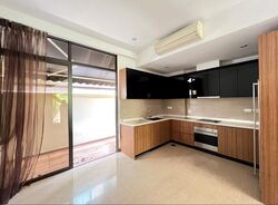 Holland Link (D10), Terrace #498939081